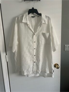 Men's Short-Sleeve Button-Up Shirt in White nautical beach summer vacation